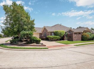 311 Pine Creek Dr, Friendswood, TX 77546