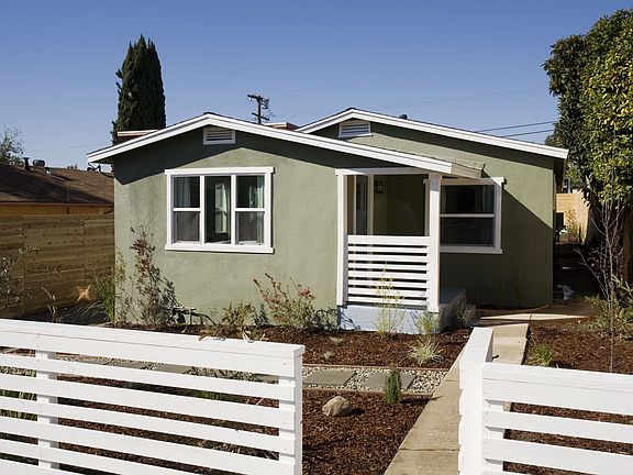 3rd image of 3363 Roseview Ave