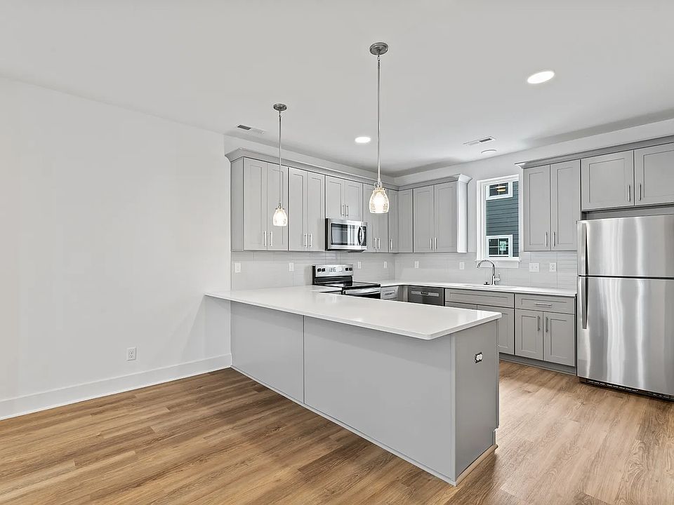 1st image of 704 N Dupont Ave #307
