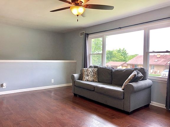 3rd image of 1384 Riverlane Dr