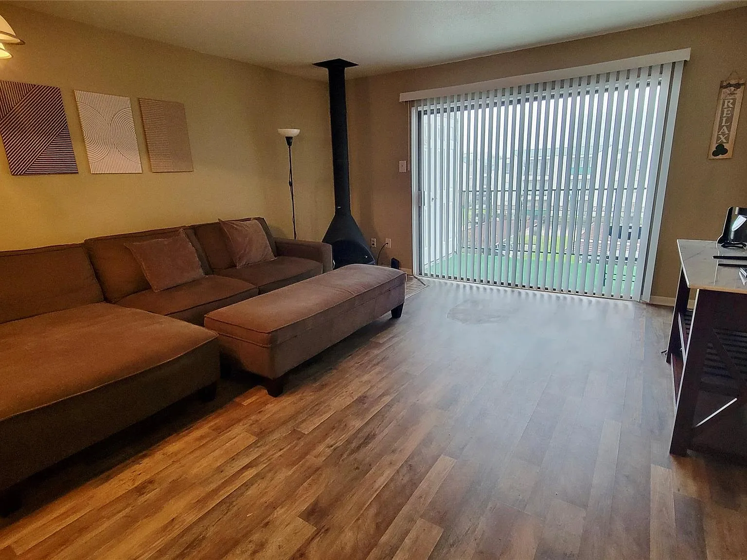 1 bed, 1.0 bath, 700 sqft, $1,200 — Photo 2