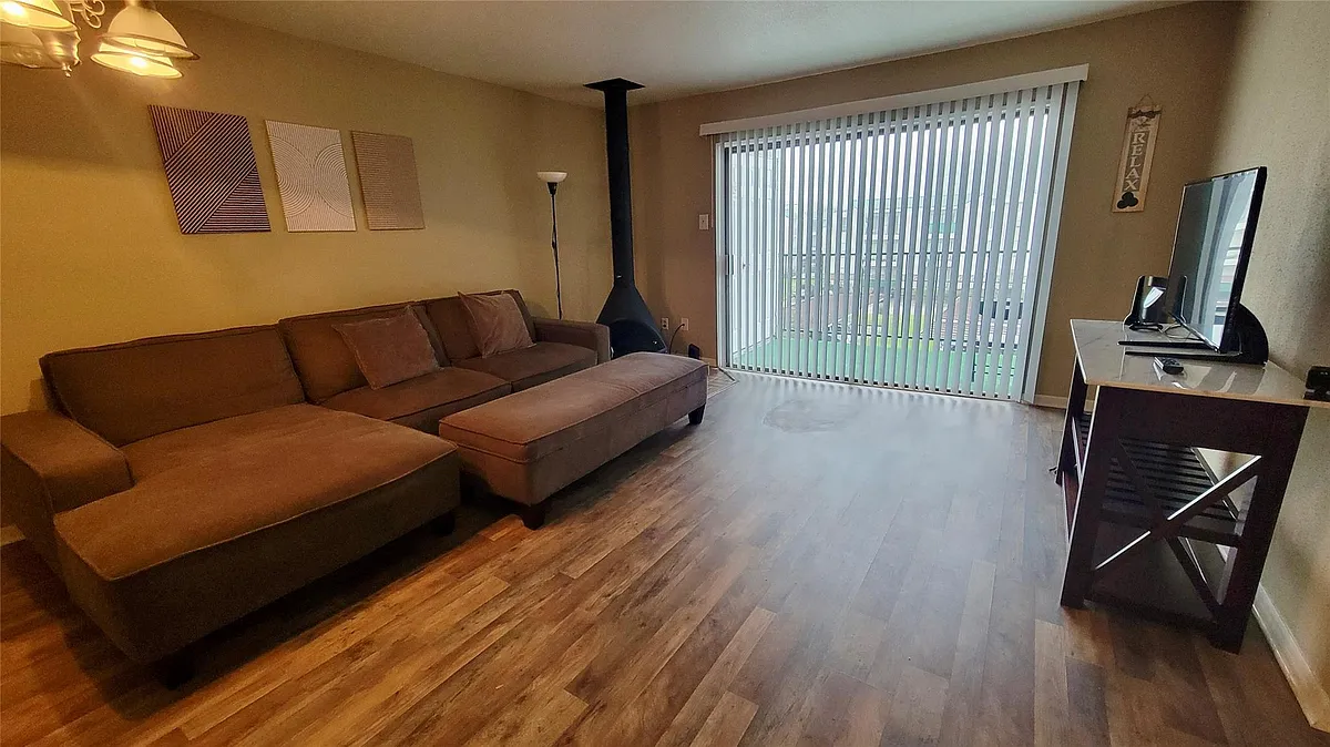 Building Photo - 2824 S Bartell Dr #32