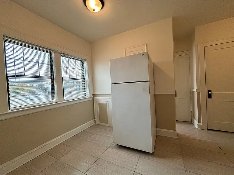 451 Fairview Ave N — Photo 17