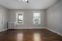4th image of 204 E Franklin St #1