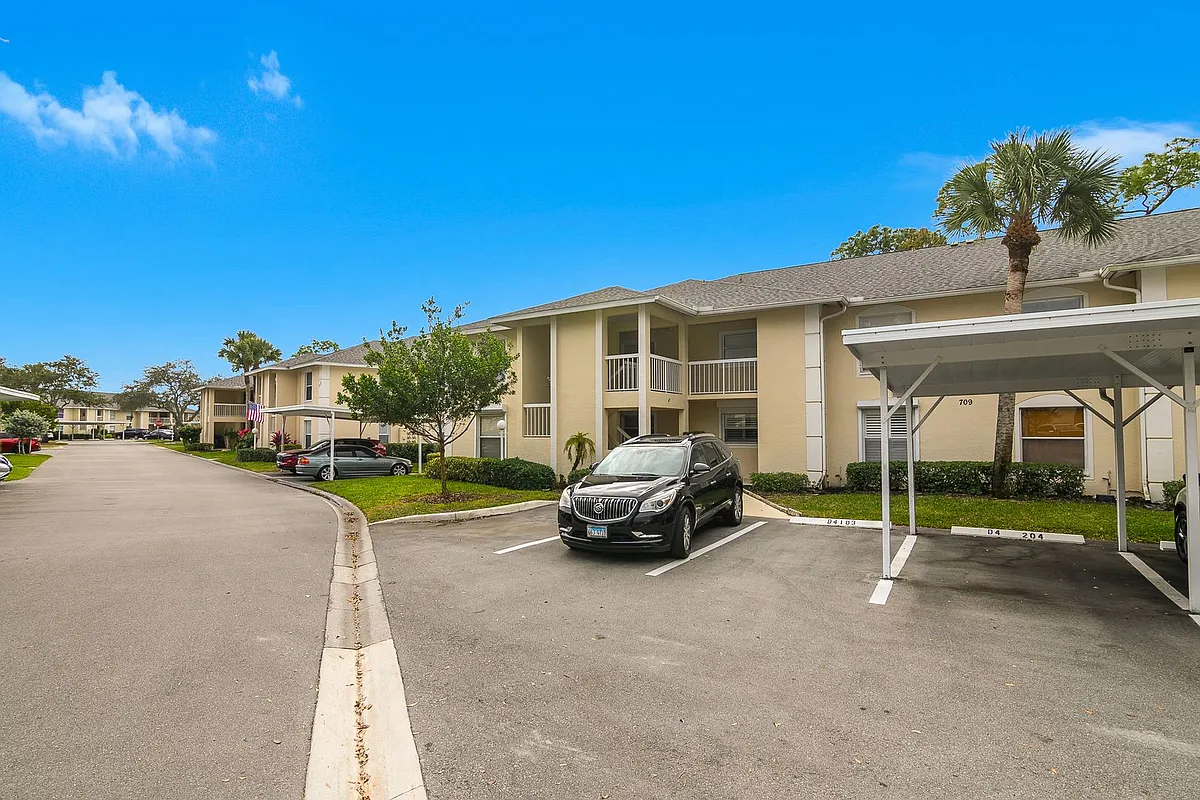 Building Photo - 709 Landover Cir #201