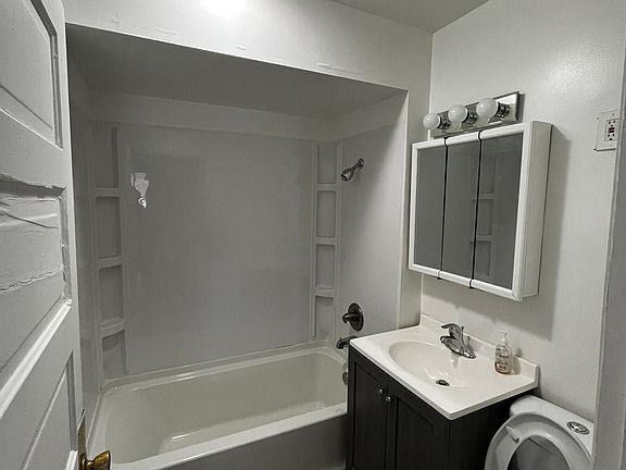 2nd image of 4820 Northcote Ave #Bh1