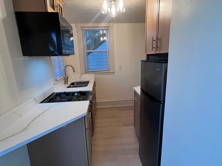 839 N Church St #1E — Photo 6