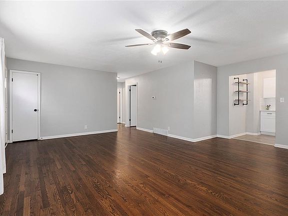 4th image of 24 Virginia Dr