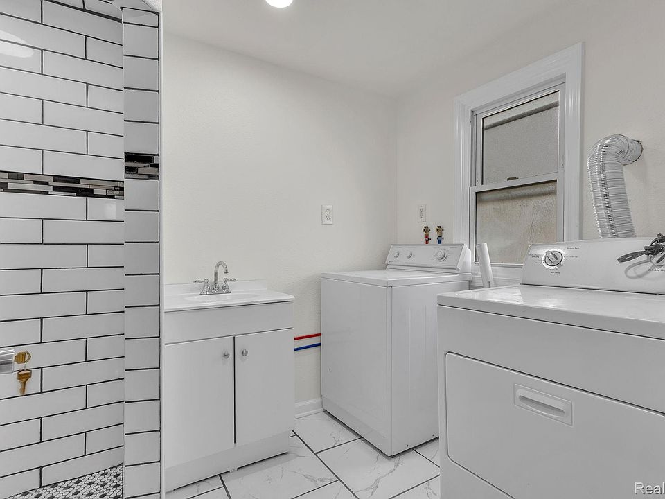 4450 Military St, photo 30