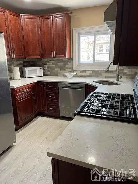 3 bed, 1.5 bath, 1184 sqft, $2,800 — Photo 2