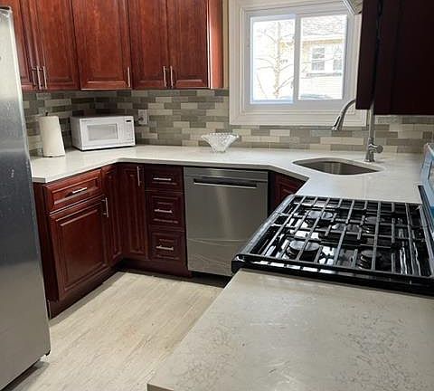 2nd image of 291 Grove St