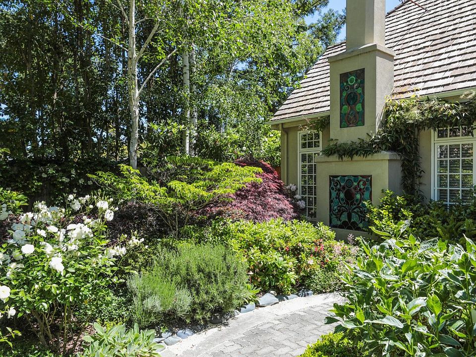 1st image of 556 Placitas Ave