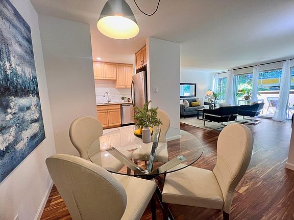 2nd image of 808 Laurel Ave APT 212