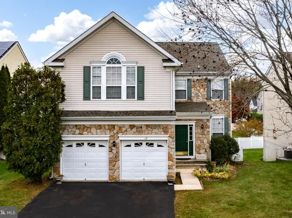 19 Coventry Ter, Columbus, NJ 08022