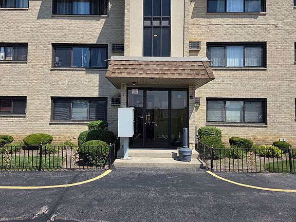 2nd image of 9633 Brandy Ct Unit 10