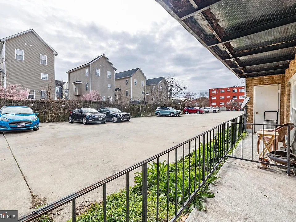 5007 D St SE #101