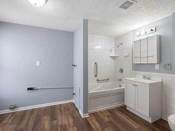 5th image of 2723 Dupont Ave N #1