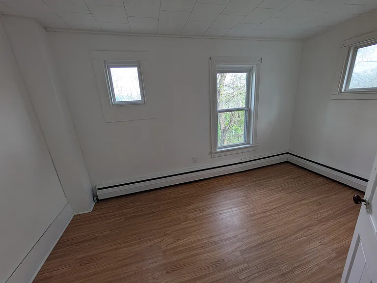 325 Hector St — Photo 11
