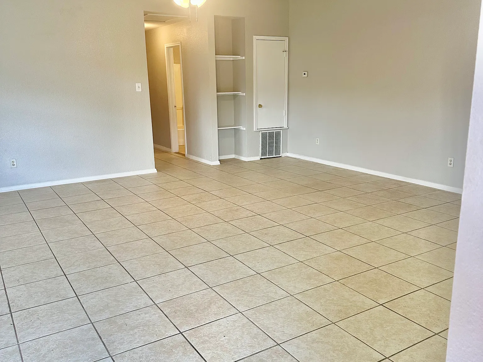 2 bed, 1050 sqft, $1,175 — Photo 2