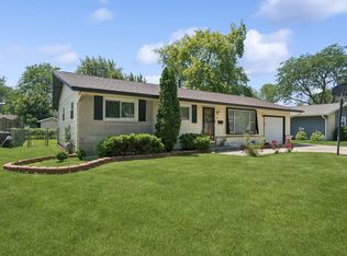 631 Ironwood Dr, Elk Grove Village, IL 60007