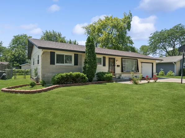 631 Ironwood Dr, Elk Grove Village, IL 60007