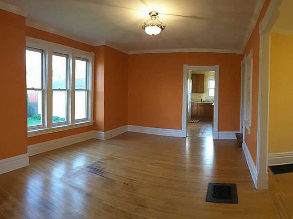5th image of 303 S Pecatonica St