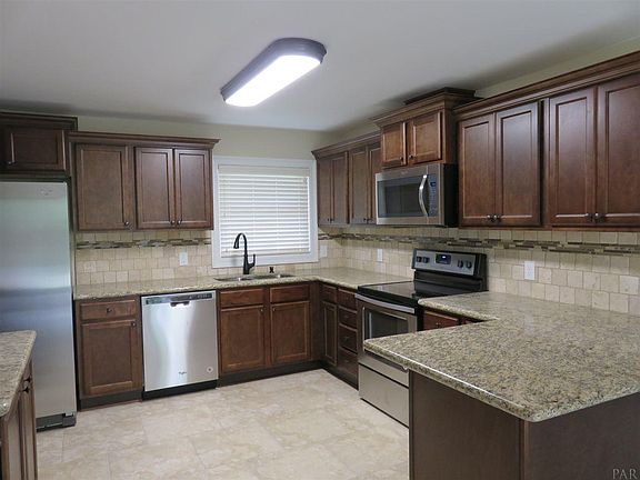 4th image of 3705 Summer Dr