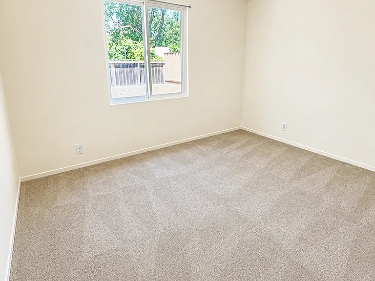 272 Donner Ave — Photo 8