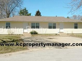 18808 E Blackhawk Trl, Independence, MO 64056