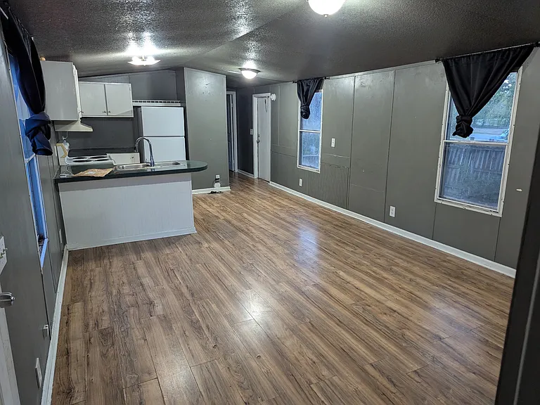 613 W 4th St #A — Photo 10