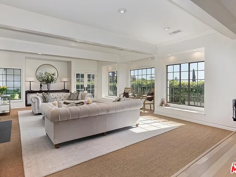 1075 Wallace Rdg — Photo 4