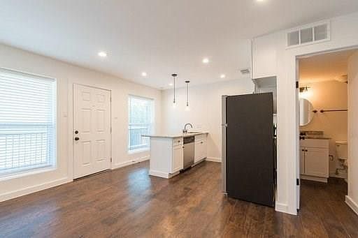 3rd image of 723 Glendale St APT 3