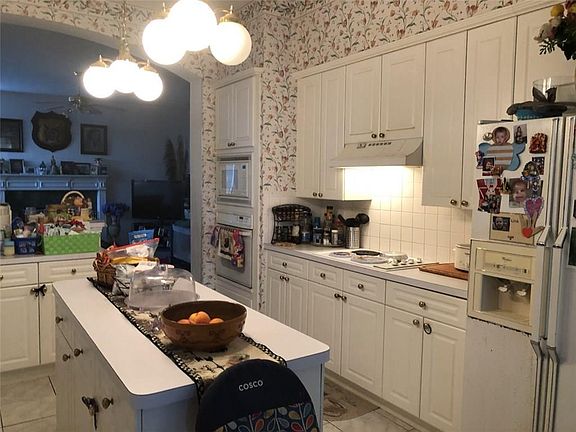 4th image of 2601 Halsey Dr