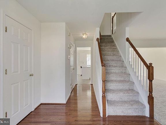 2nd image of 17 E Hawthorne Dr