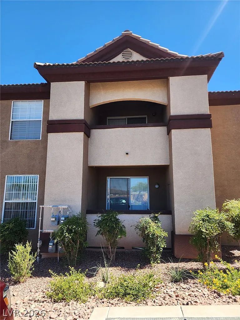 2 bed, 2.0 bath, 927 sqft, $1,400 — Photo 1