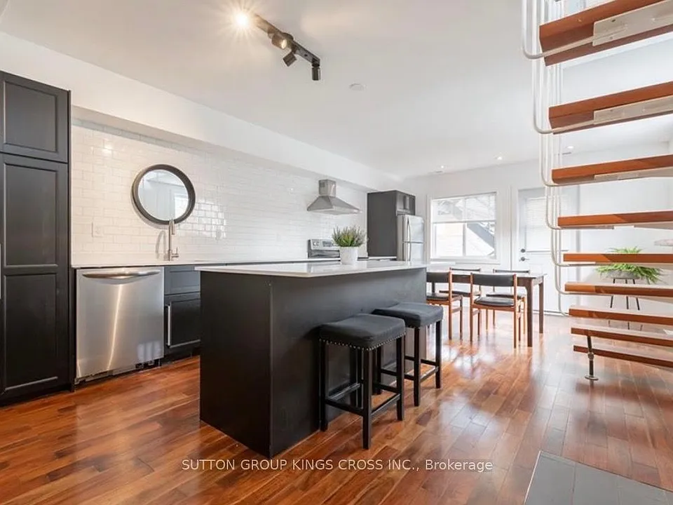 179 John St S #UPPER