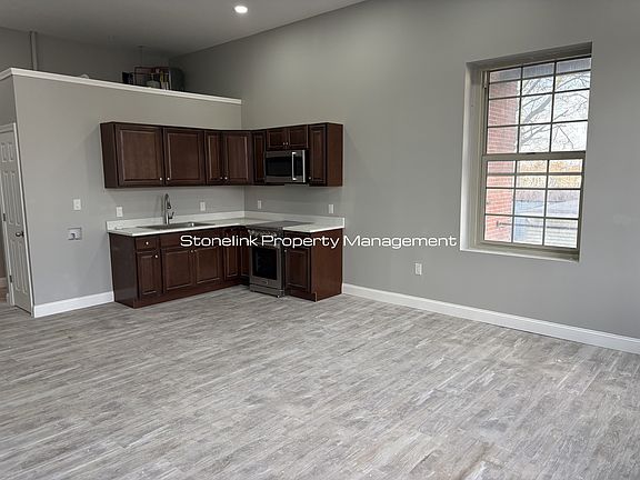 3rd image of 387 Broad St #102