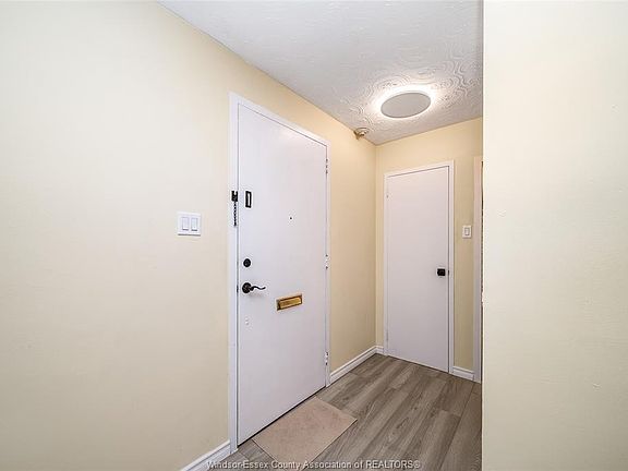 4th image of 111 Riverside Dr E #311