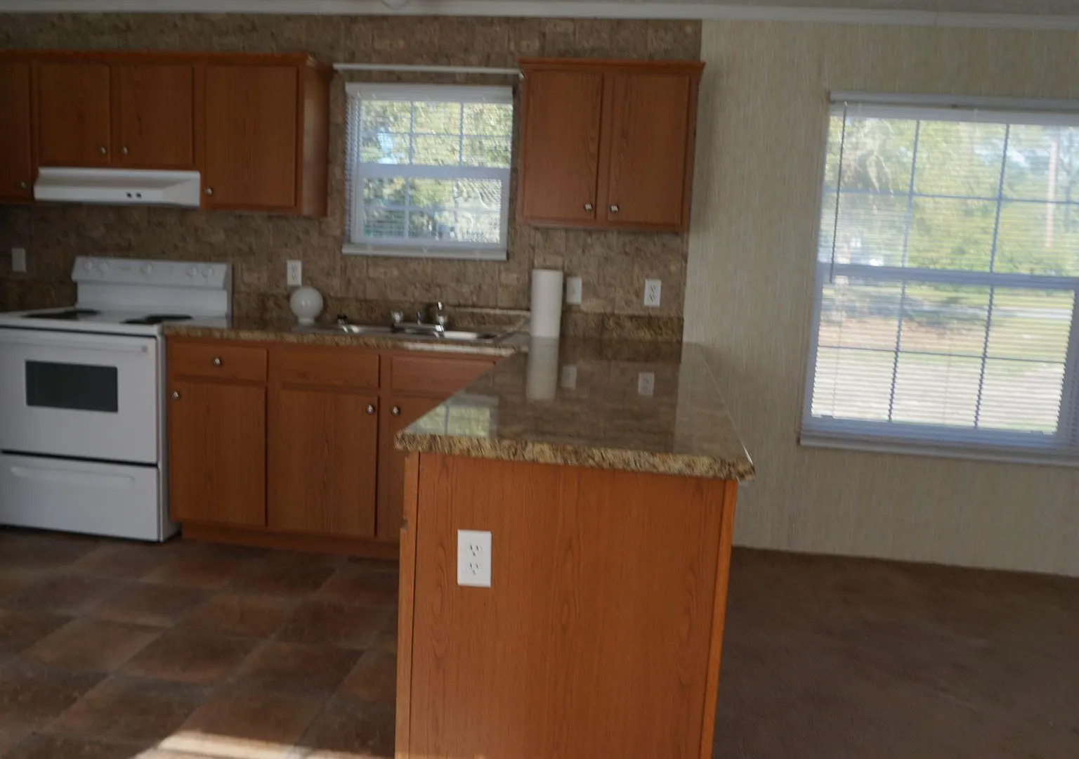 Country living in Echols County — Photo 3