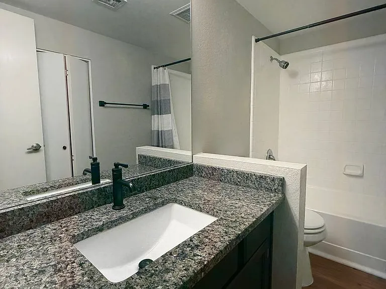 2825 N Adelaide Pl — Photo 23