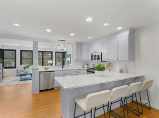 133 Ridgeview Dr, Wayzata, MN 55391