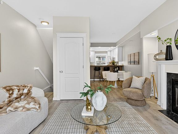 5th image of 4934 SW 1st Ave