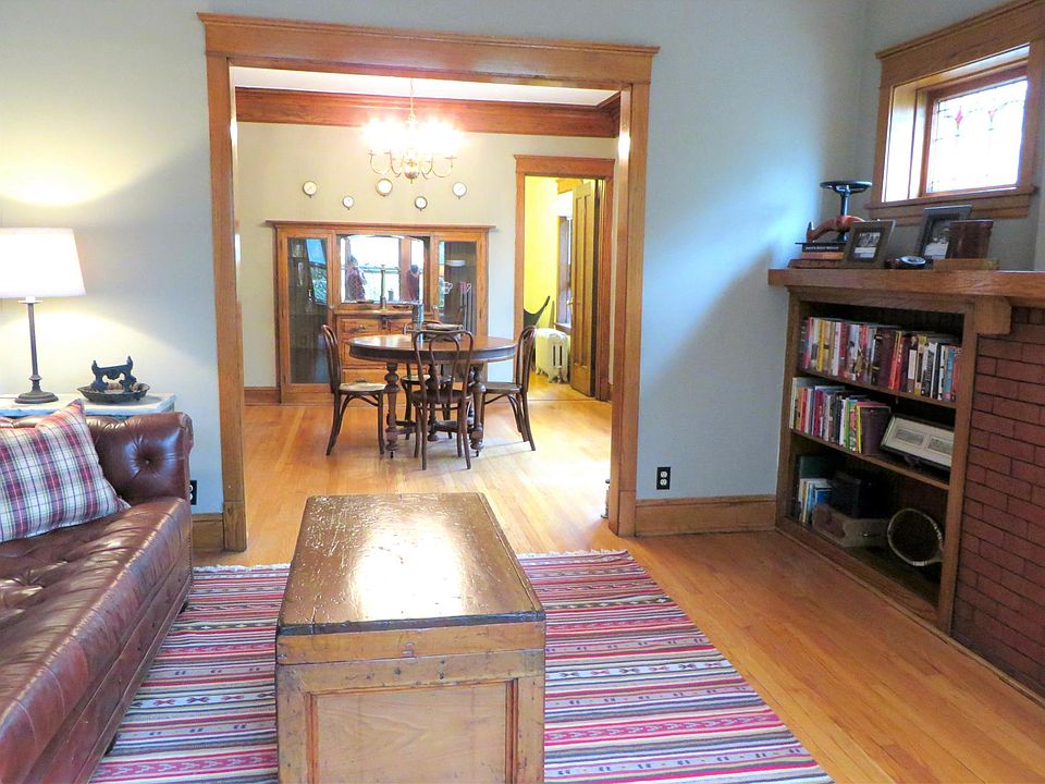 1st image of 2035 W Eastwood Ave APT 1
