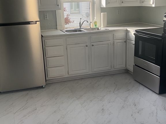 3rd image of 818 Wisconsin Ave