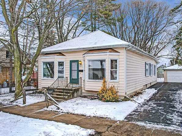 571 Clark St, Elgin, IL 60123