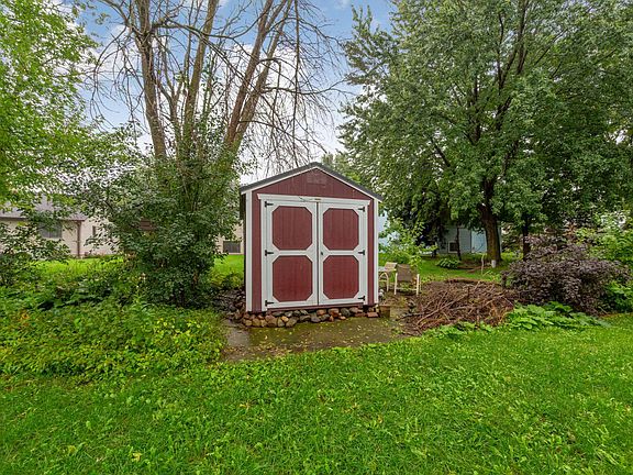 5th image of 8 Aspen Ct
