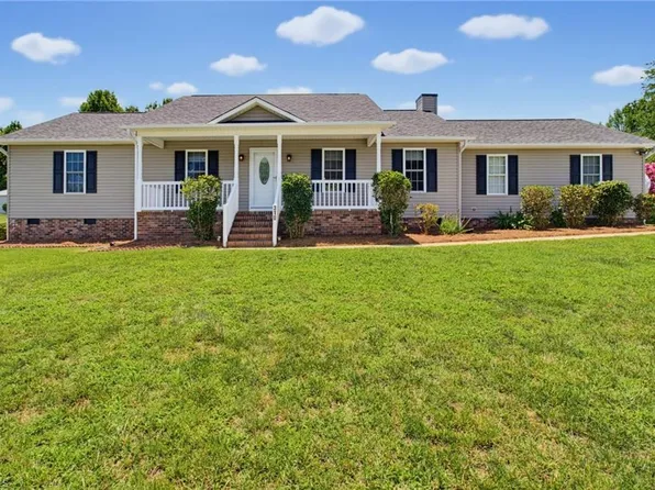 310 Dogwood Acres Ln, Madison, NC 27025