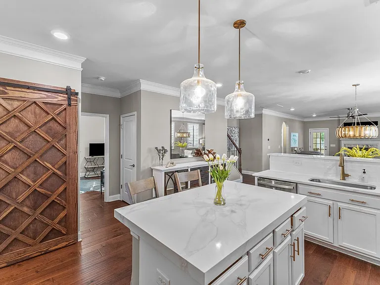 616 Angelica Cir — Photo 6