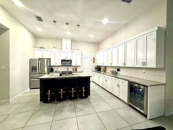 3rd image of 1719 Fresnillo Dr