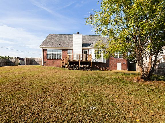 5th image of 609 Hornsby Ln